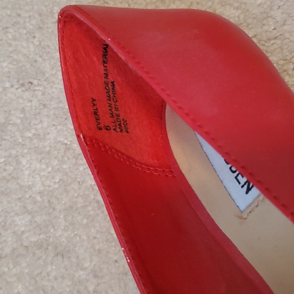 Steve Madden red pumps. Size 6 - Picture 7 of 7